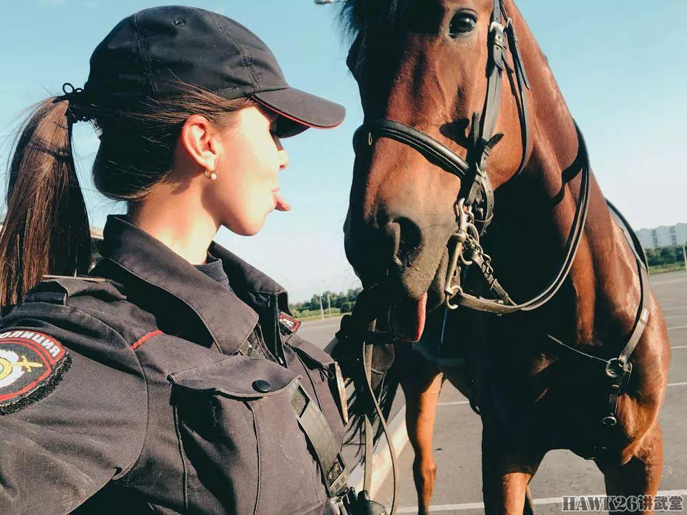 【周末MM例图】从小姑娘到警长 莫斯科骑警队的美女修炼之路