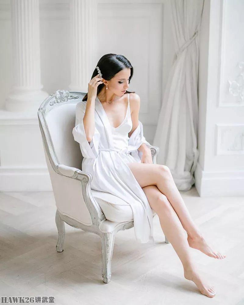 【周末MM例图】莫斯科骑警队史上警衔最高的美女 晒出幸福浪漫新婚照片