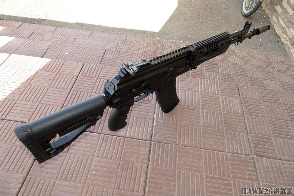 AK-12表演“金鸡独立”俄罗斯军队新一代步枪平衡性令人称赞