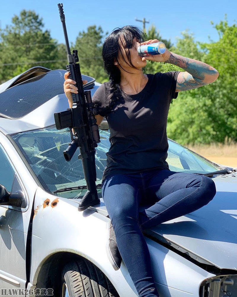 【周末MM例图】另类模特Alex Zedra 当健身狂爱上了射击（附视频）