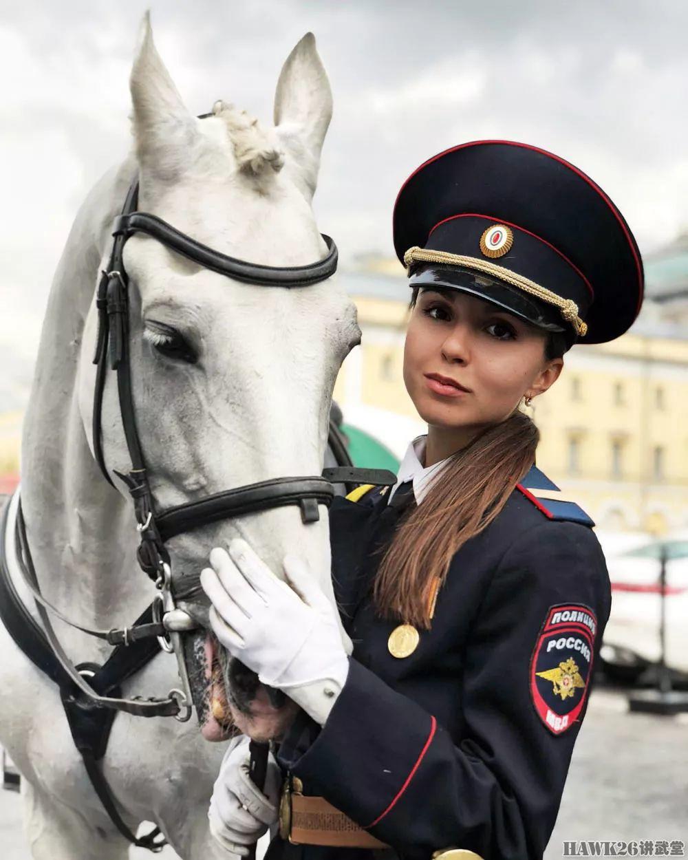 【周末MM例图】从小姑娘到警长 莫斯科骑警队的美女修炼之路
