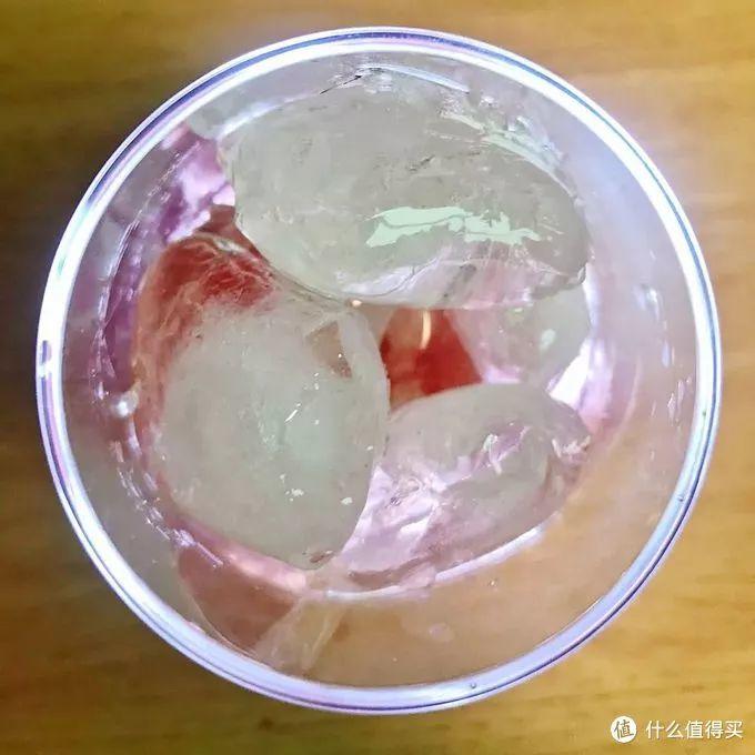 臭香蕉榨汁？案板脏水卖顾客？这家奶茶店也太吓人了！