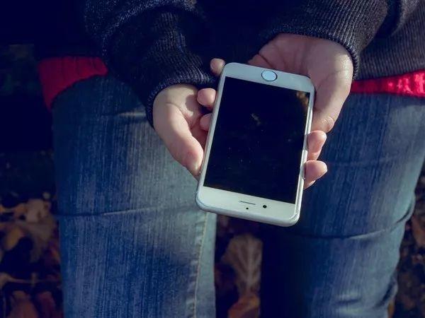 华为5G手机来了 | 苹果封杀有锁iPhone iccid 解锁