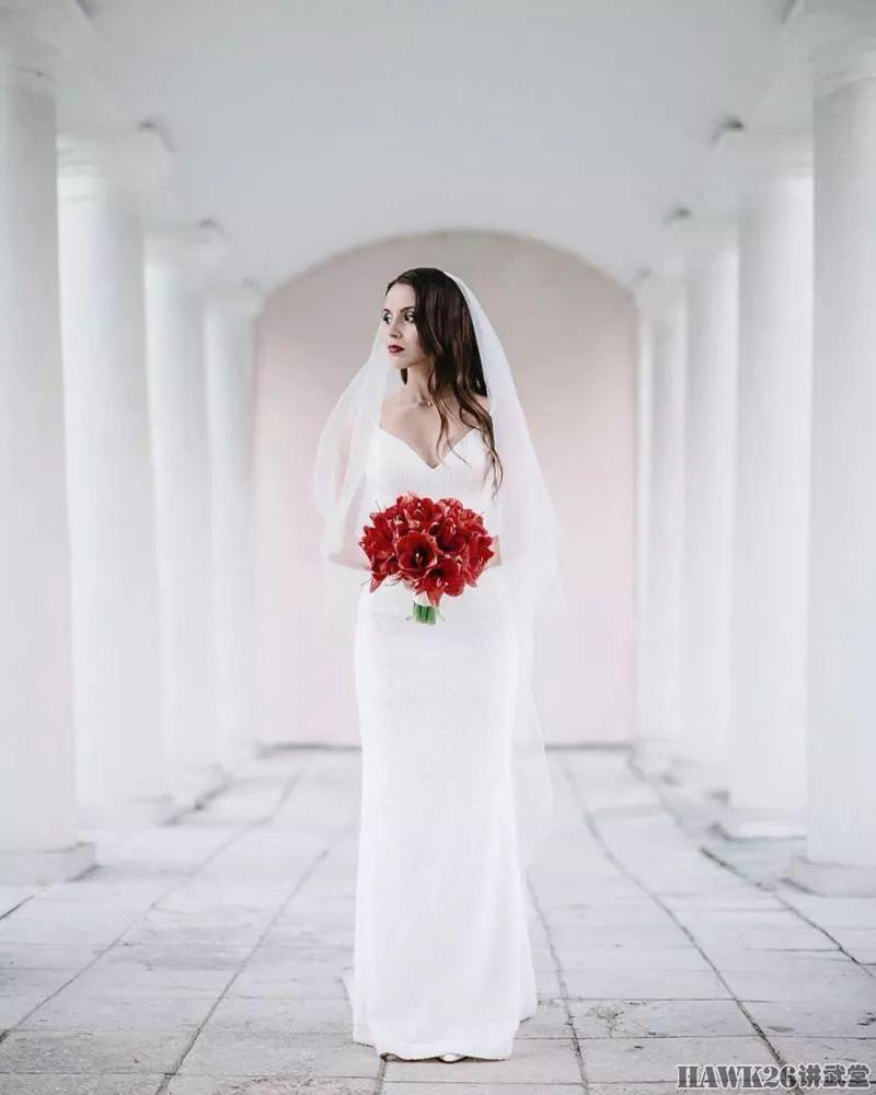 【周末MM例图】莫斯科骑警队史上警衔最高的美女 晒出幸福浪漫新婚照片