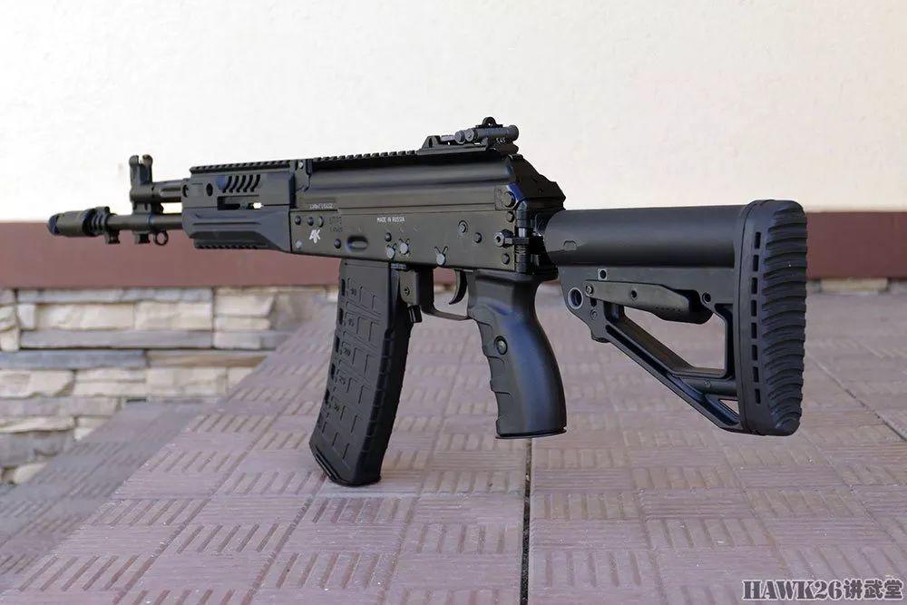 AK-12表演“金鸡独立”俄罗斯军队新一代步枪平衡性令人称赞