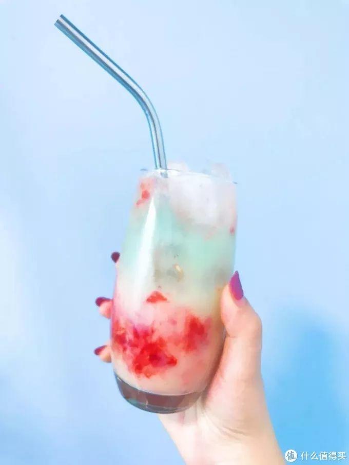 臭香蕉榨汁？案板脏水卖顾客？这家奶茶店也太吓人了！