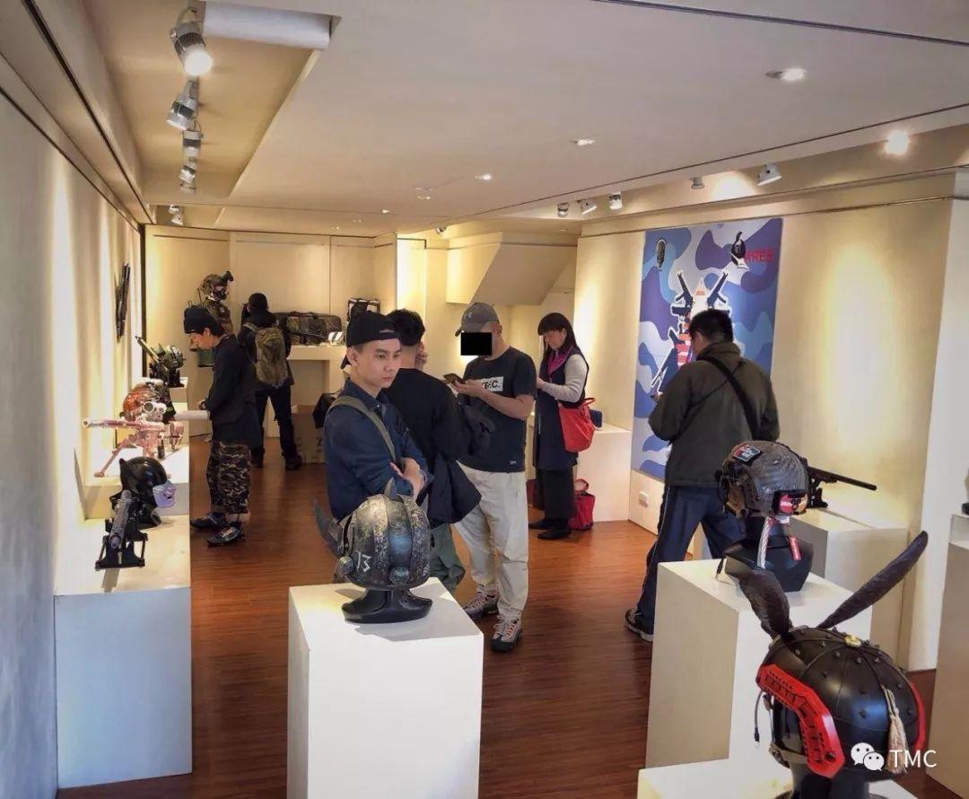 TMC x 靠边走艺术空间| 军事装备结合艺术展览（多图）