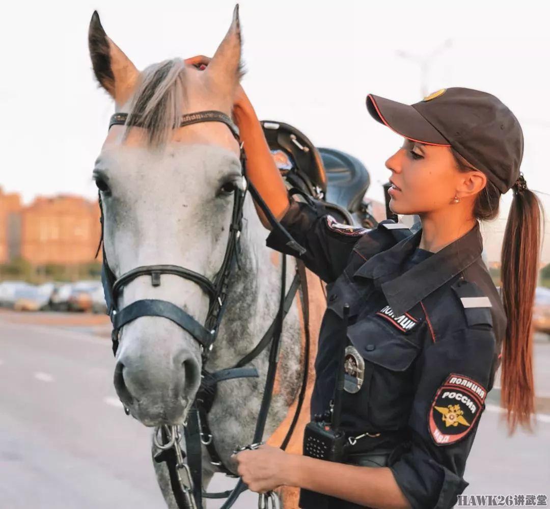 【周末MM例图】莫斯科骑警队史上警衔最高的美女 晒出幸福浪漫新婚照片