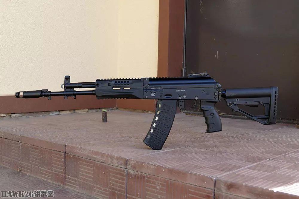 AK-12表演“金鸡独立”俄罗斯军队新一代步枪平衡性令人称赞