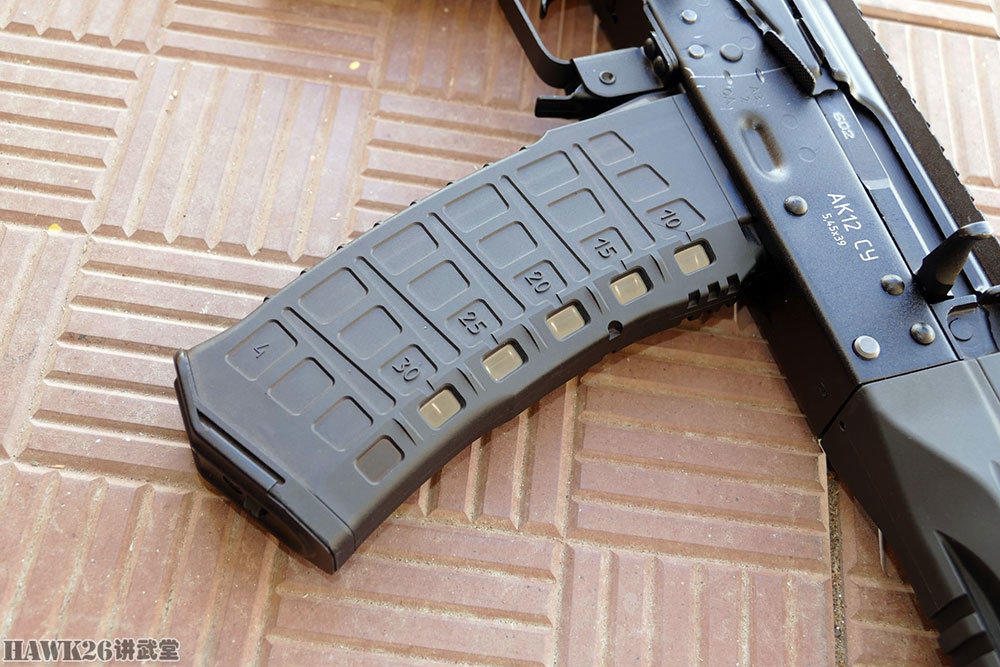 AK-12表演“金鸡独立”俄罗斯军队新一代步枪平衡性令人称赞