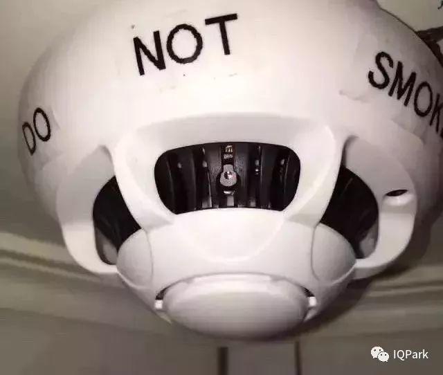 睡个酒店变成了AV直播现场！针孔摄像机反偷拍神器来了！