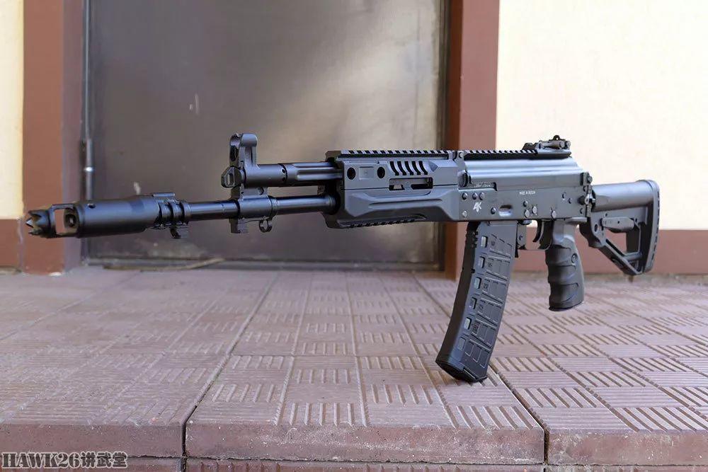 AK-12表演“金鸡独立”俄罗斯军队新一代步枪平衡性令人称赞