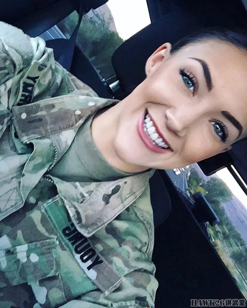 【周末MM例图】特殊气质美女 劳伦·杨 一位拥有阿富汗实战经验的枪械模特