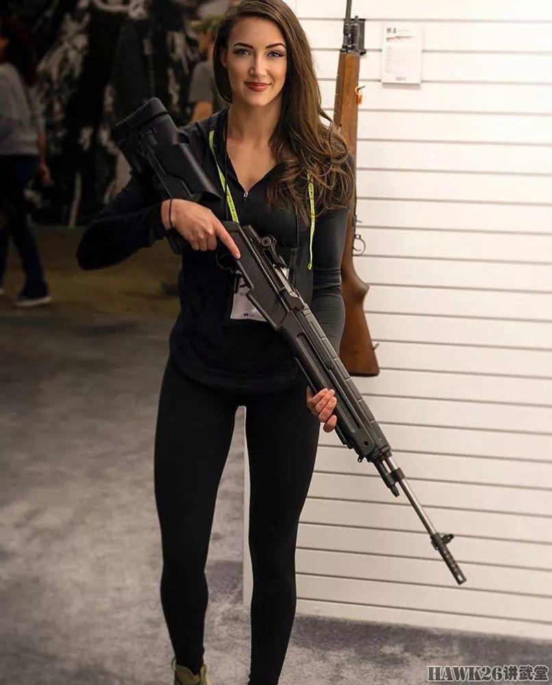 【周末MM例图】特殊气质美女 劳伦·杨 一位拥有阿富汗实战经验的枪械模特