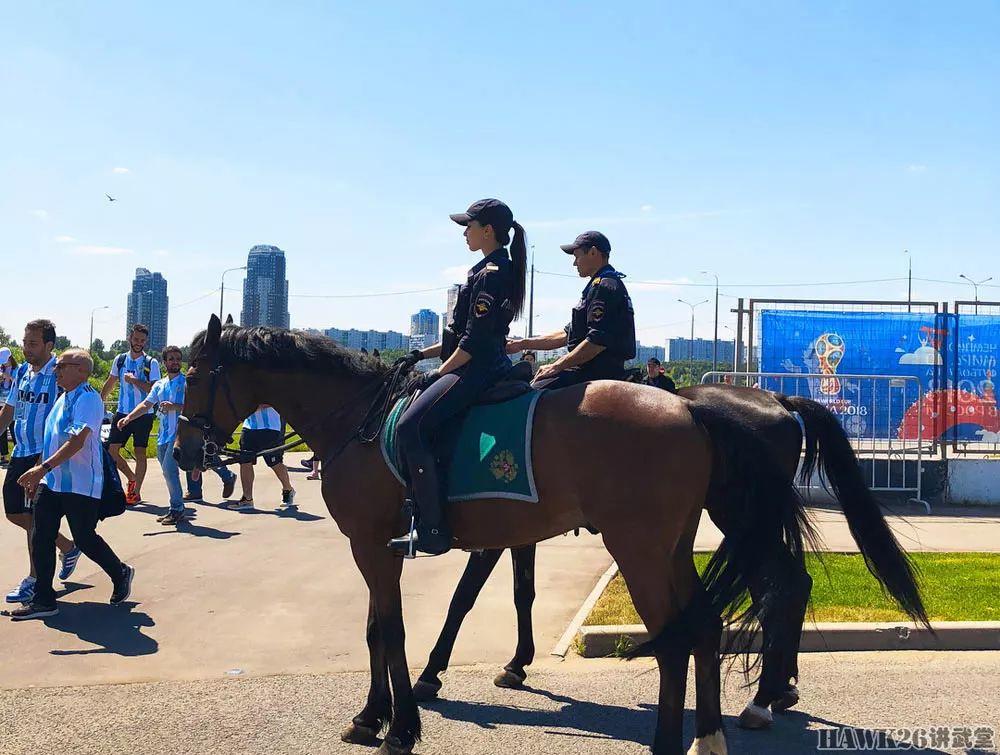 【周末MM例图】从小姑娘到警长 莫斯科骑警队的美女修炼之路