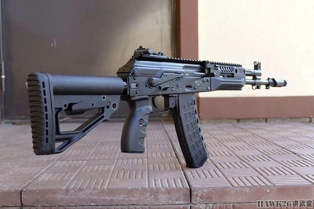 AK-12表演“金鸡独立”俄罗斯军队新一代步枪平衡性令人称赞