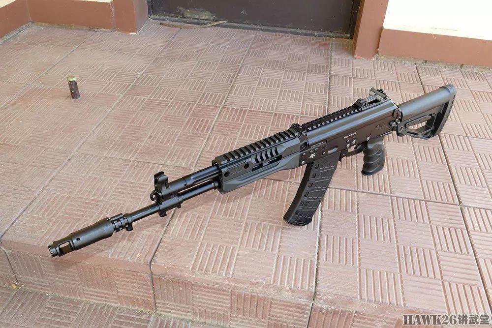 AK-12表演“金鸡独立”俄罗斯军队新一代步枪平衡性令人称赞