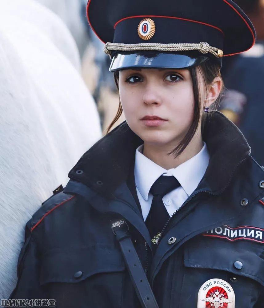 【周末MM例图】从小姑娘到警长 莫斯科骑警队的美女修炼之路