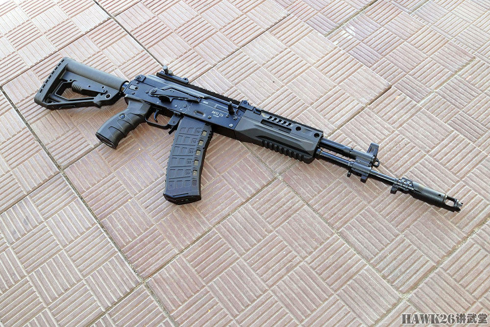 AK-12表演“金鸡独立”俄罗斯军队新一代步枪平衡性令人称赞
