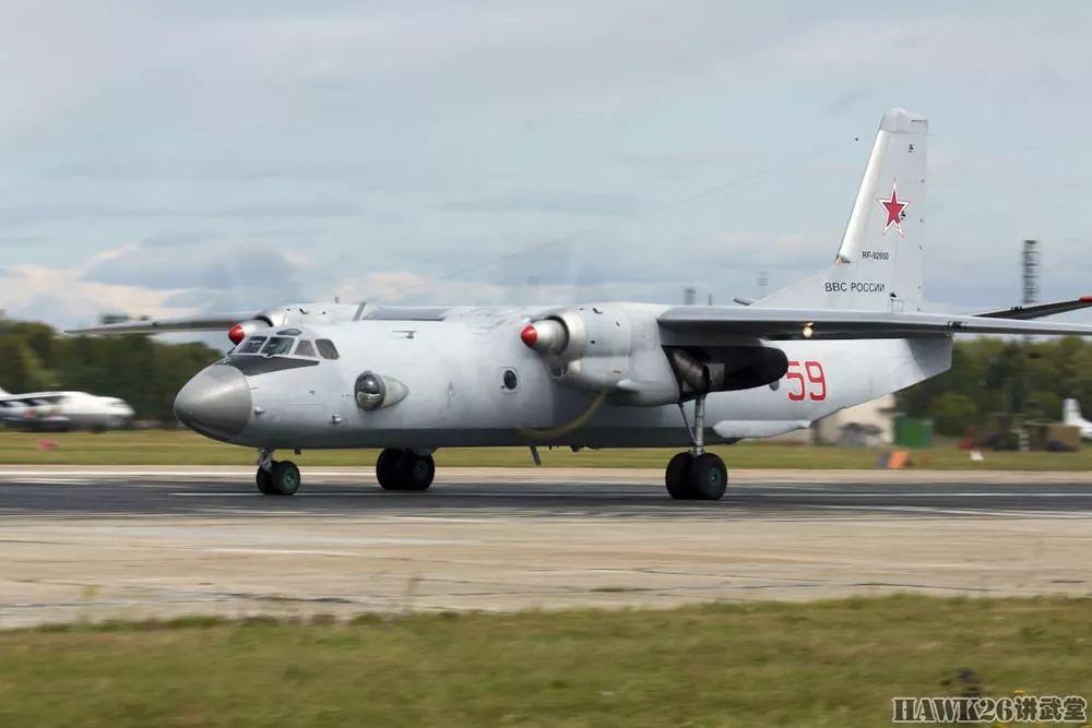 “航空飞镖”​正式开赛 中国战机气质独特