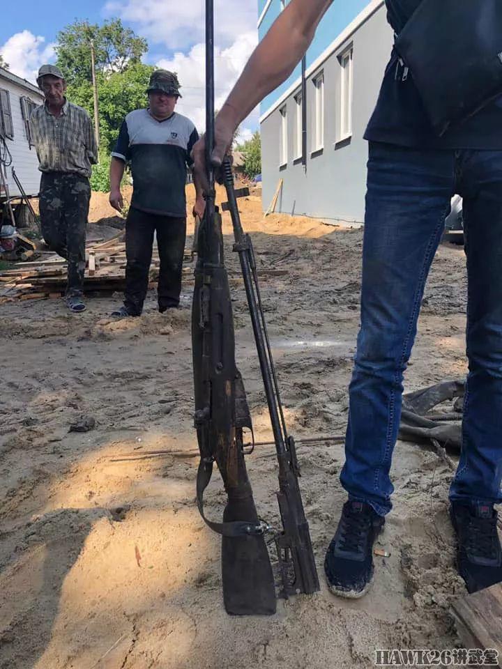 乌克兰一警察局尘封70年的秘密武器库曝光 地下室还有多个墓穴
