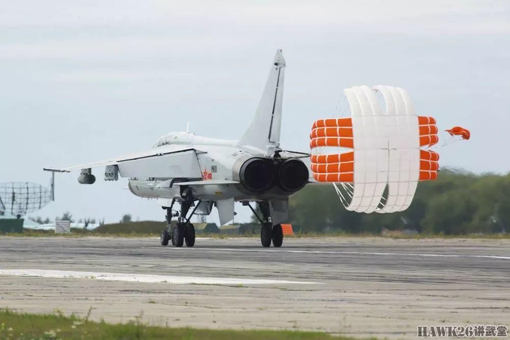 “航空飞镖”​正式开赛 中国战机气质独特