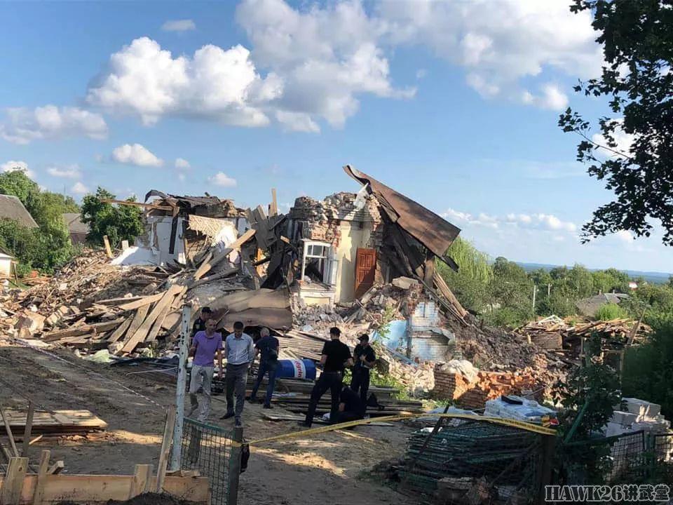 乌克兰一警察局尘封70年的秘密武器库曝光 地下室还有多个墓穴