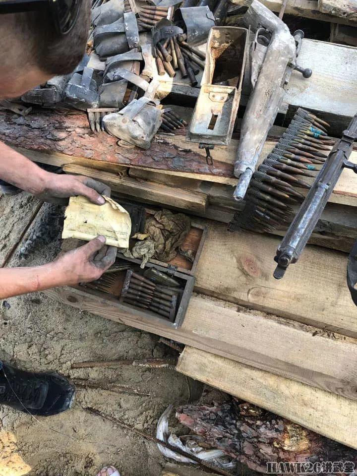 乌克兰一警察局尘封70年的秘密武器库曝光 地下室还有多个墓穴