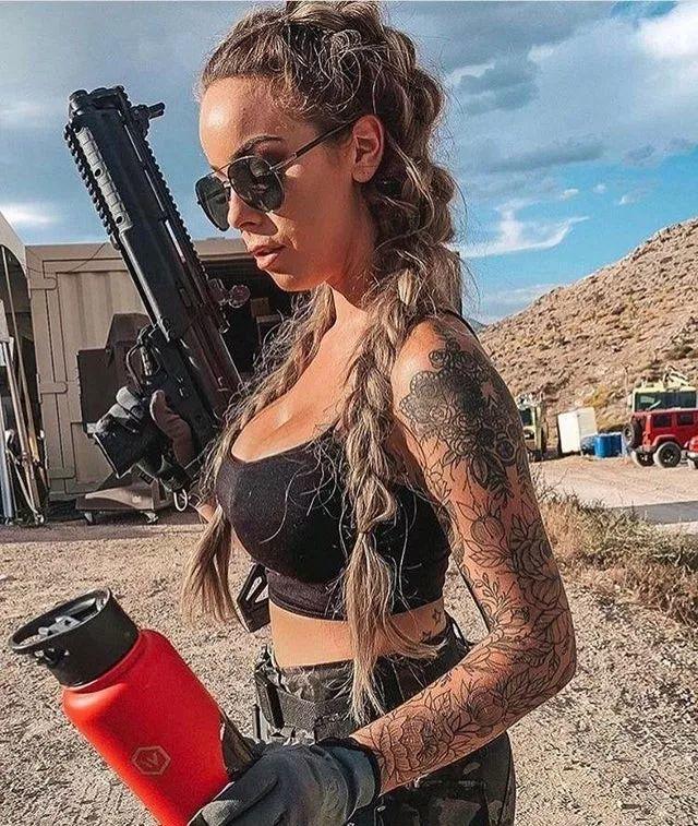 【周末MM例图】美女与枪械