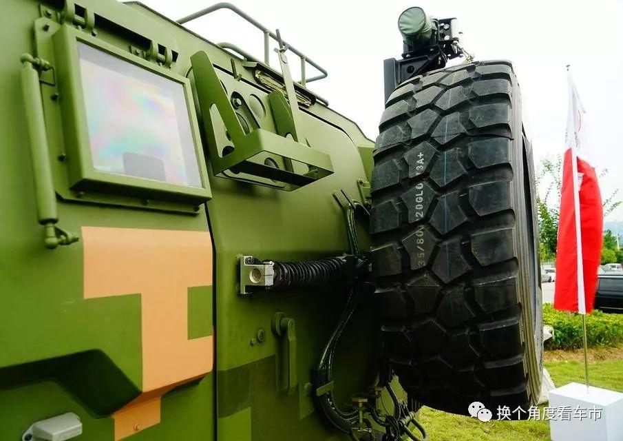 宋楠：综合研判东风全新一代长轴距四驱猛士装甲突击车技战术