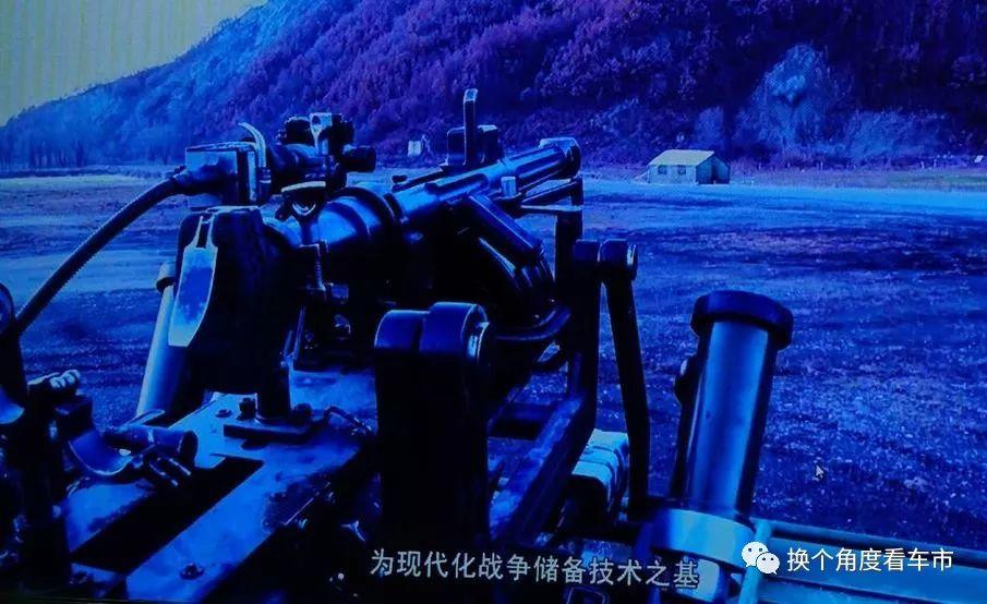 宋楠：综合研判东风全新一代长轴距四驱猛士装甲突击车技战术