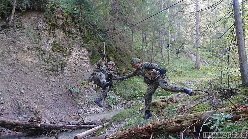 法比德奥四国山地步兵联合训练 难得一见的高技术兵种特殊技巧