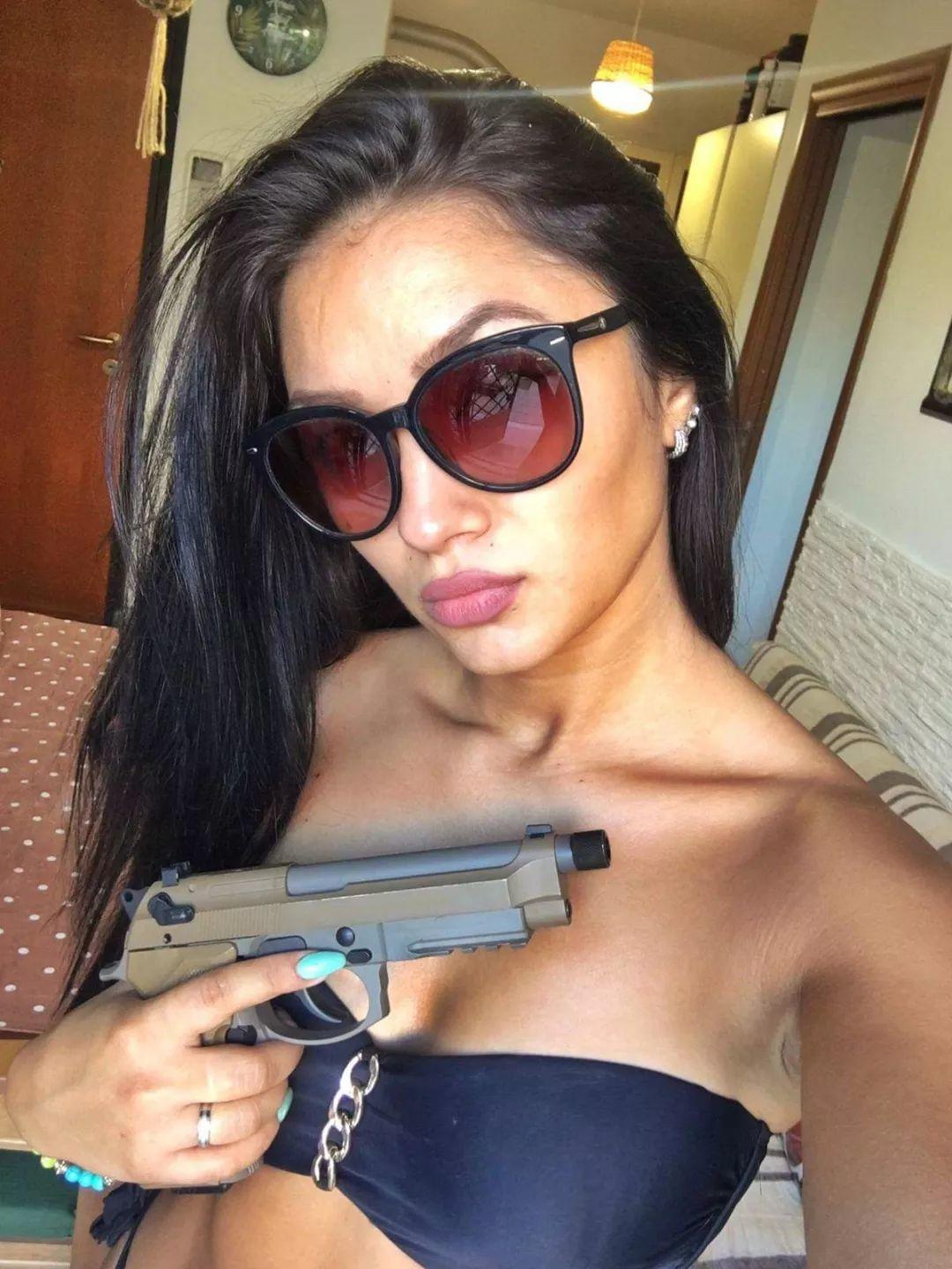 【周末MM例图】美女与枪械