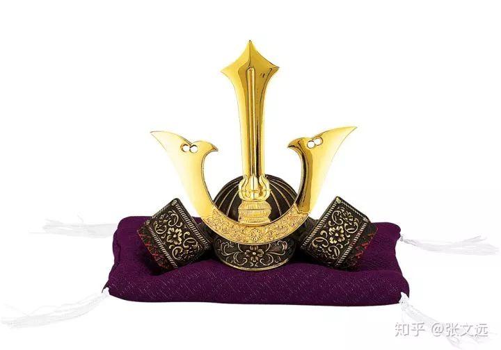 - 你告诉我这些口红的色号分别是什么？- 那你来告诉我这些奥特曼都叫什么？