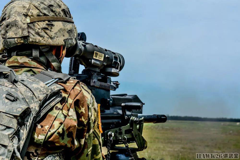 美军MK19自动榴弹发射器射击训练 安装红外瞄准镜 罕见射击姿势