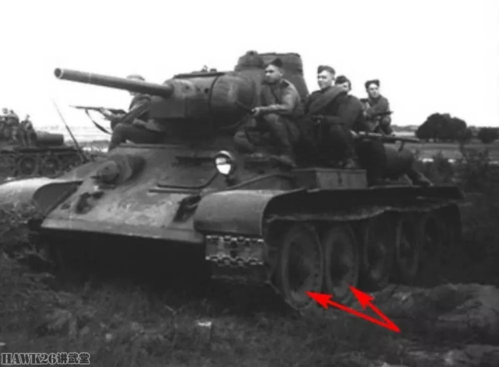 有图有真相：T-34坦克装“黑豹”负重轮？苏军维修部队神来之笔
