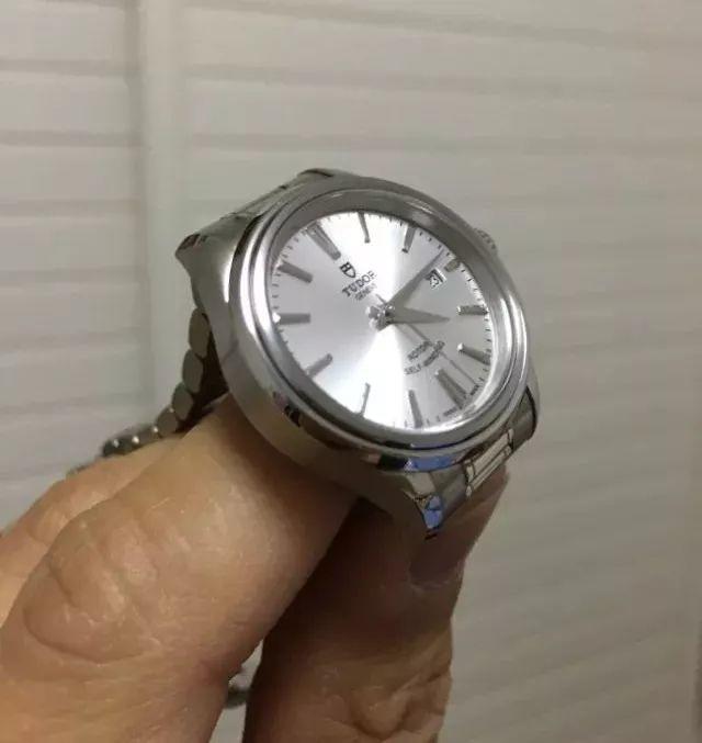 朋友拿了一块绿水鬼给我抵债，然后发现竟然是假的，什么水平？