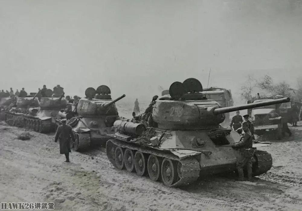 有图有真相：T-34坦克装“黑豹”负重轮？苏军维修部队神来之笔