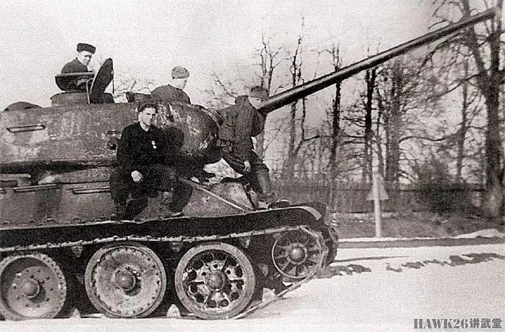 有图有真相：T-34坦克装“黑豹”负重轮？苏军维修部队神来之笔