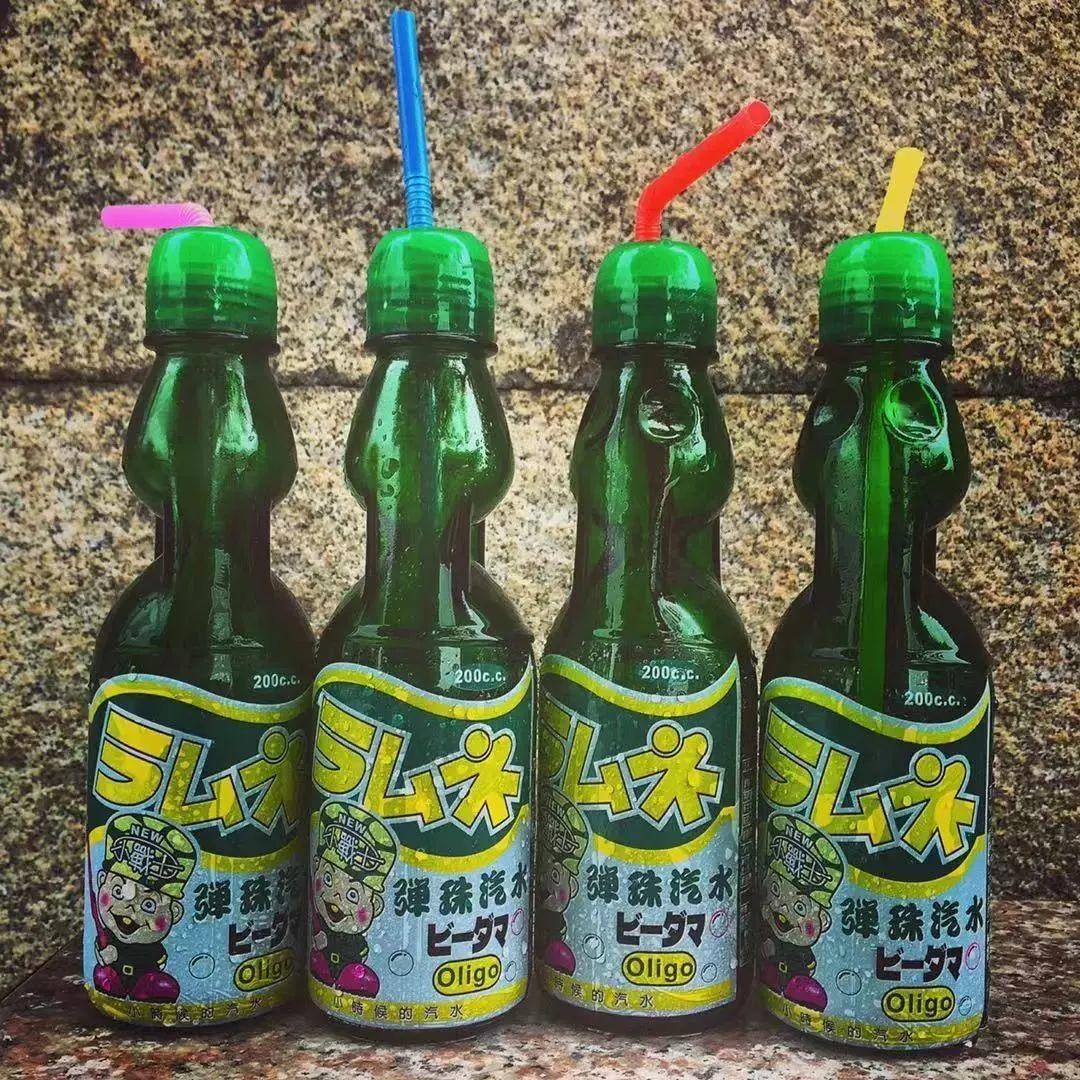 「弹珠汽水」的弹珠是怎么塞进去的? | 有趣的制造 「弹珠汽水」的弹珠是怎么塞进去的? | 有趣的制造