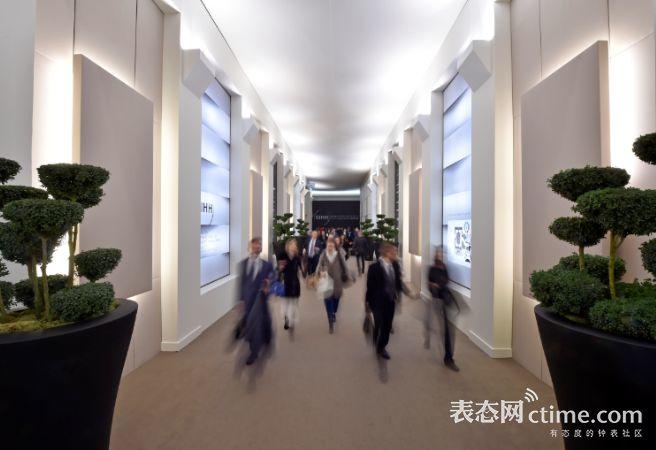 万万没想到，因为一个人吃了蝙蝠，竟然会影响我看今年的新表？！