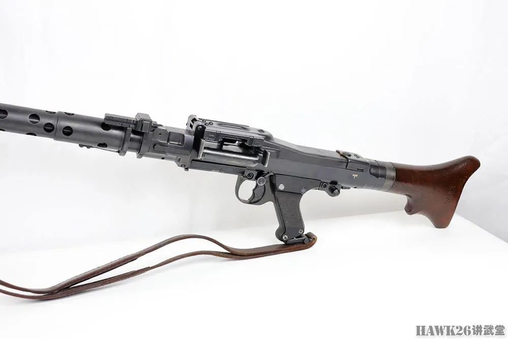 【拍卖行】美国二手枪店的重量级商品“德国电锯”MG34机枪被当成步枪卖