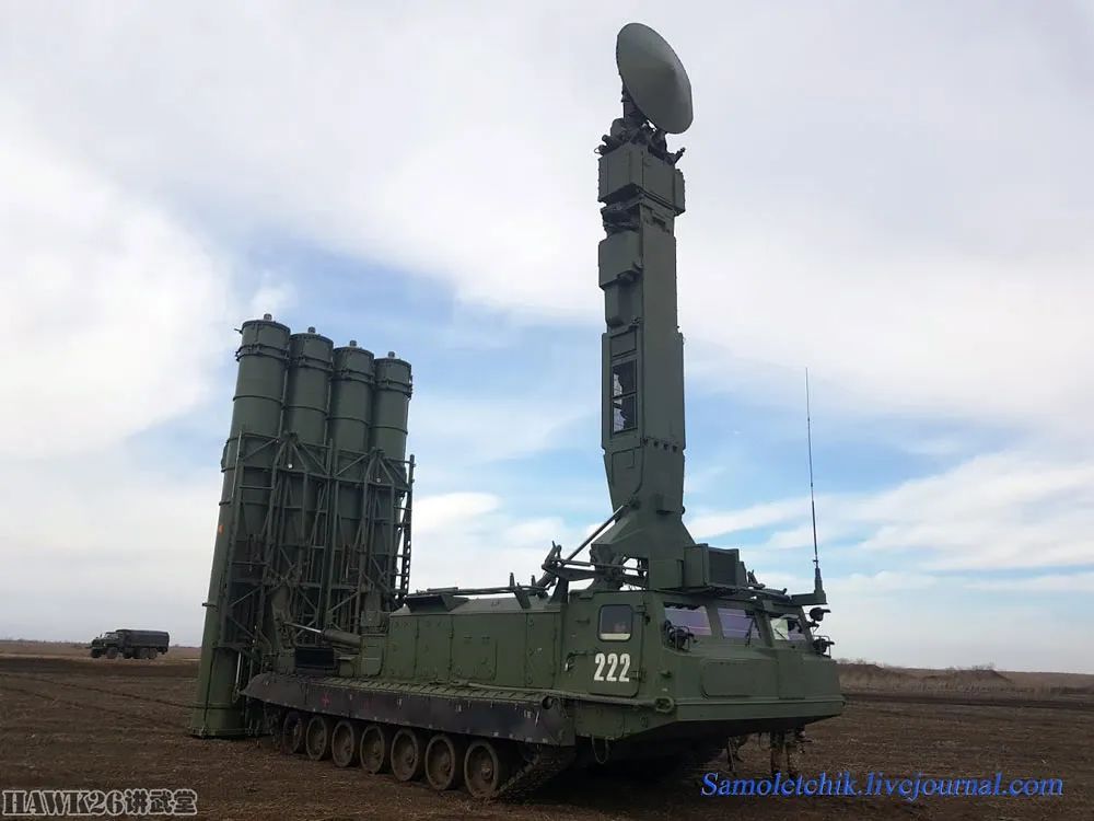 【图集】俄罗斯媒体发布S-300V4防空系统演习照 全履带式底盘威武雄壮