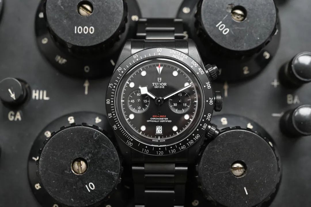 IWC万国推出全新黑“大飞”腕表 IWC万国推出全新黑“大飞”腕表
