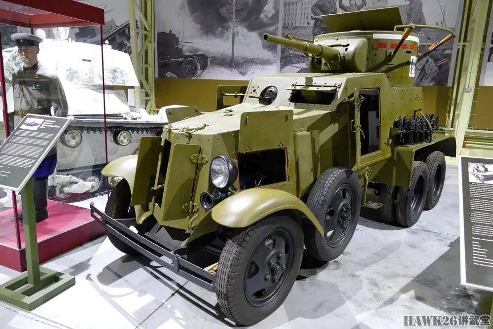 钻进BA-6重型轮式装甲车 配备T-26坦克炮塔 已恢复到服役状态