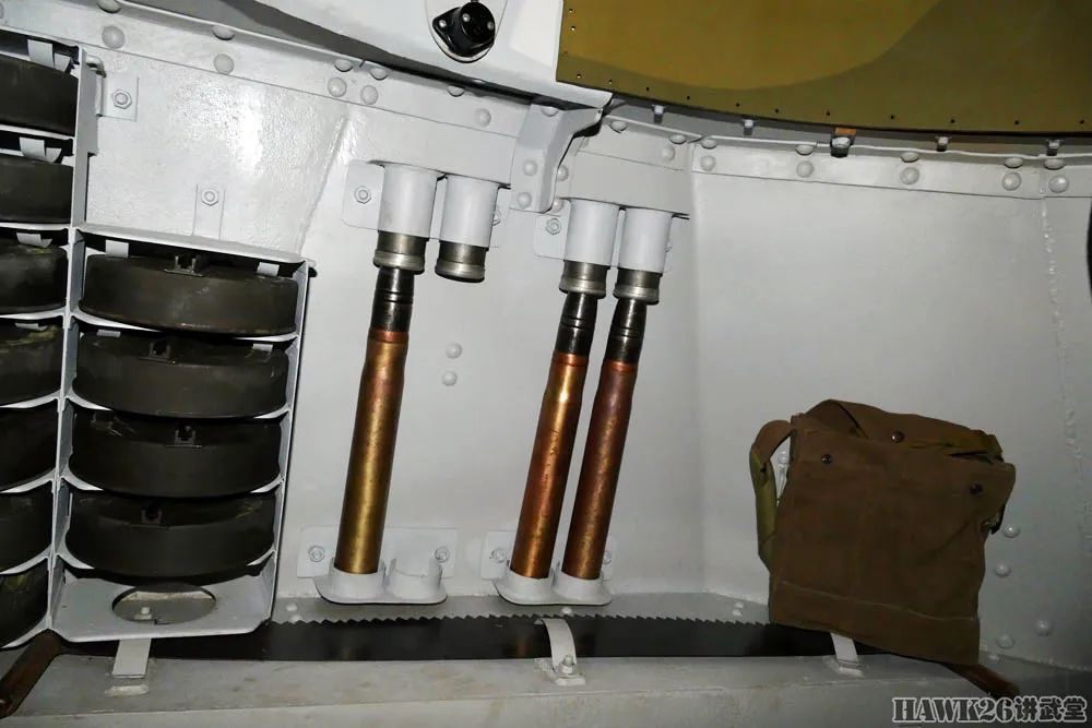 钻进BA-6重型轮式装甲车 配备T-26坦克炮塔 已恢复到服役状态 钻进BA-6重型轮式装甲车 配备T-26坦克炮塔 已恢复到服役状态