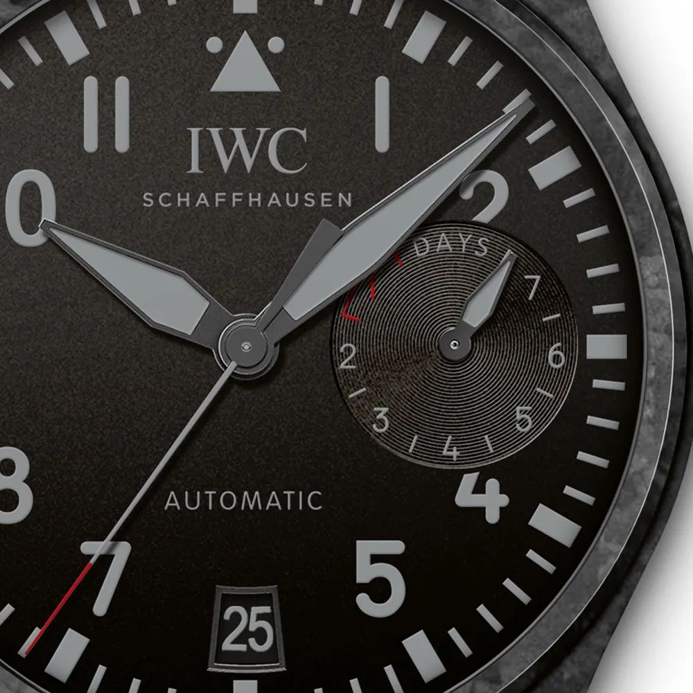 IWC万国推出全新黑“大飞”腕表