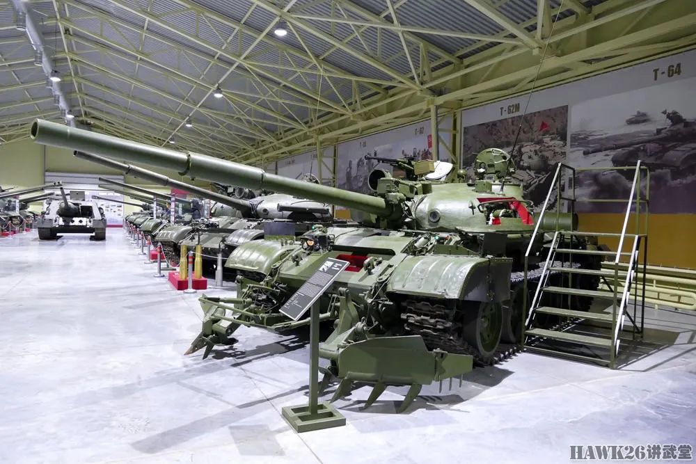 图说：T-62M坦克的瞄准镜什么样？难得机会展示精密设计与视野
