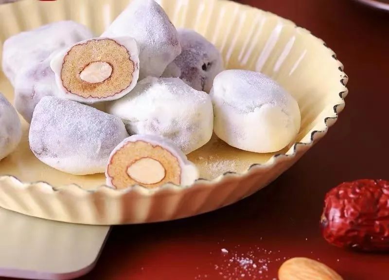 网红小零食「奶枣」是怎么流水线去核、塞巴旦木、裹糖生产的？ | 有趣的制造